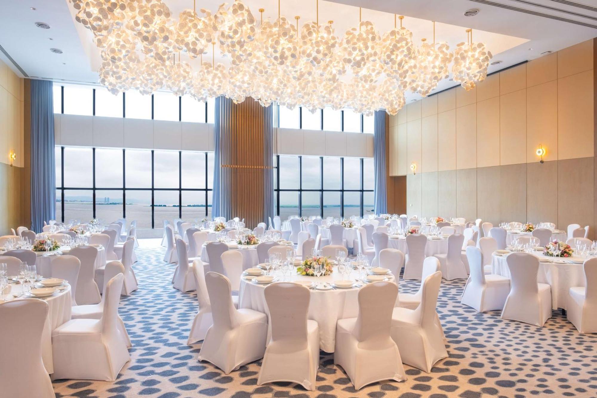 Готель Hilton Кіншаса Екстер'єр фото